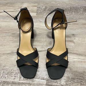 Naturalized Maggie black ankle strap block heel sandals size 9.5